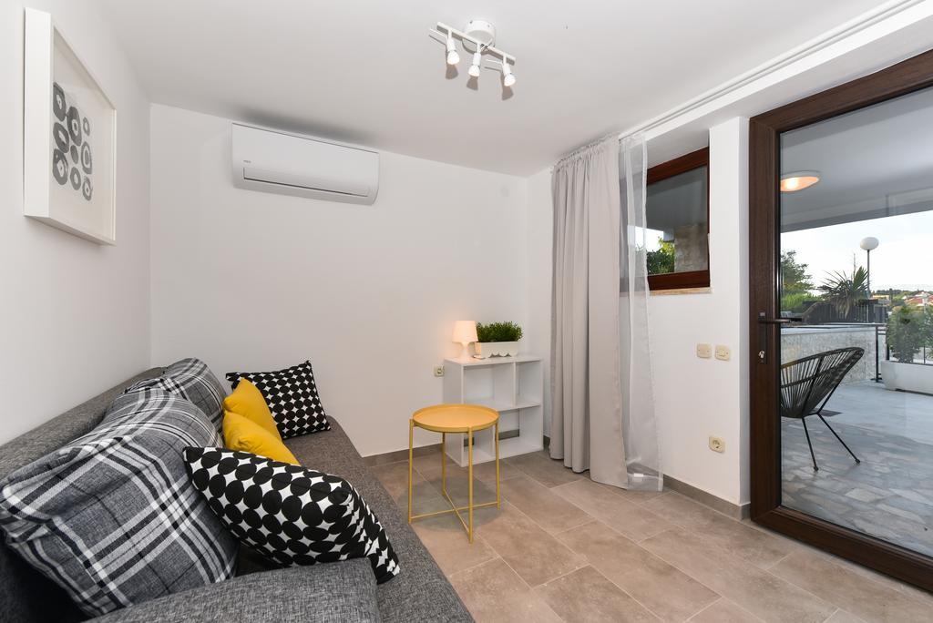 Mediterraneo Garden Apartments 佩特坎内 外观 照片