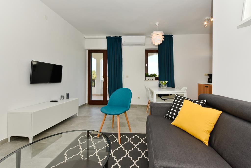 Mediterraneo Garden Apartments 佩特坎内 外观 照片