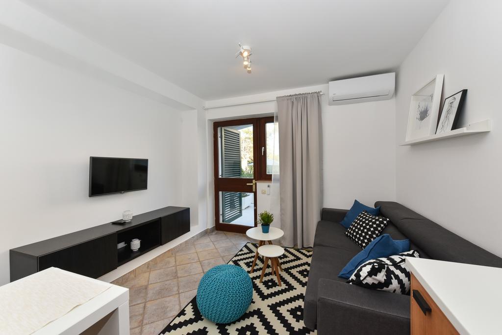 Mediterraneo Garden Apartments 佩特坎内 外观 照片