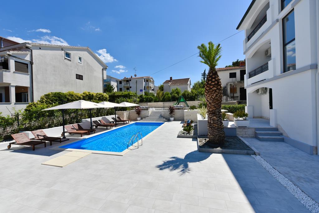 Mediterraneo Garden Apartments 佩特坎内 外观 照片