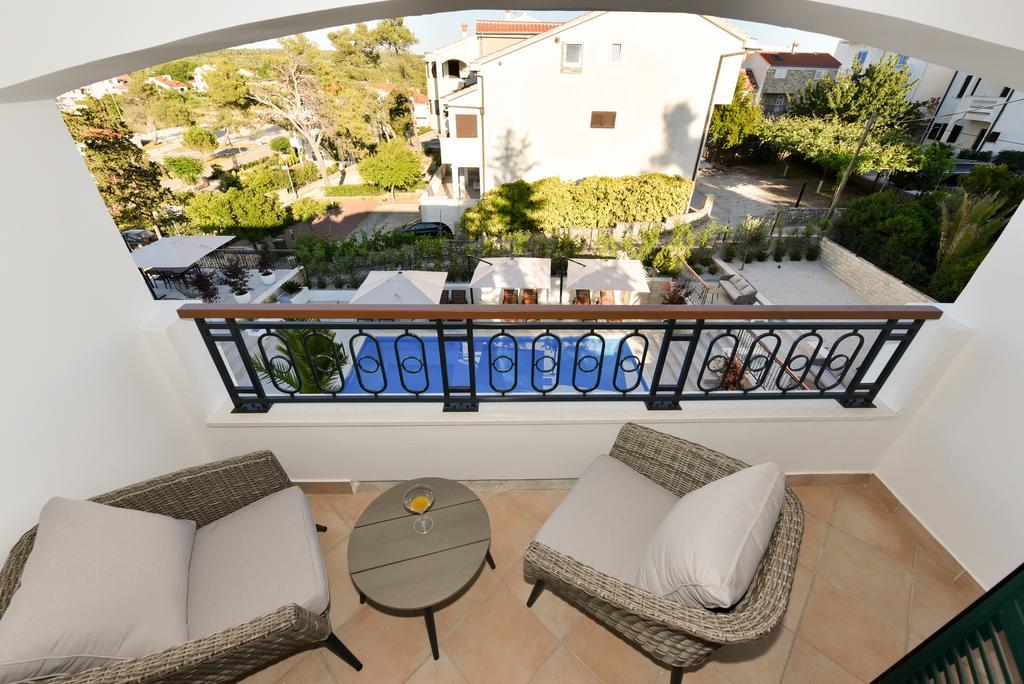 Mediterraneo Garden Apartments 佩特坎内 外观 照片
