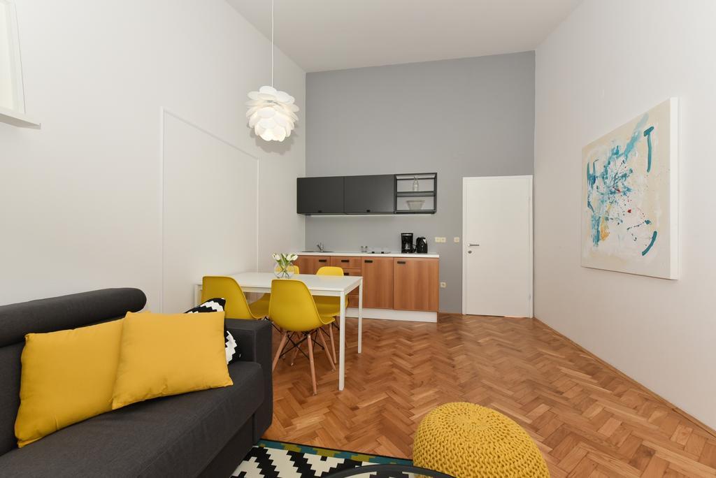 Mediterraneo Garden Apartments 佩特坎内 外观 照片