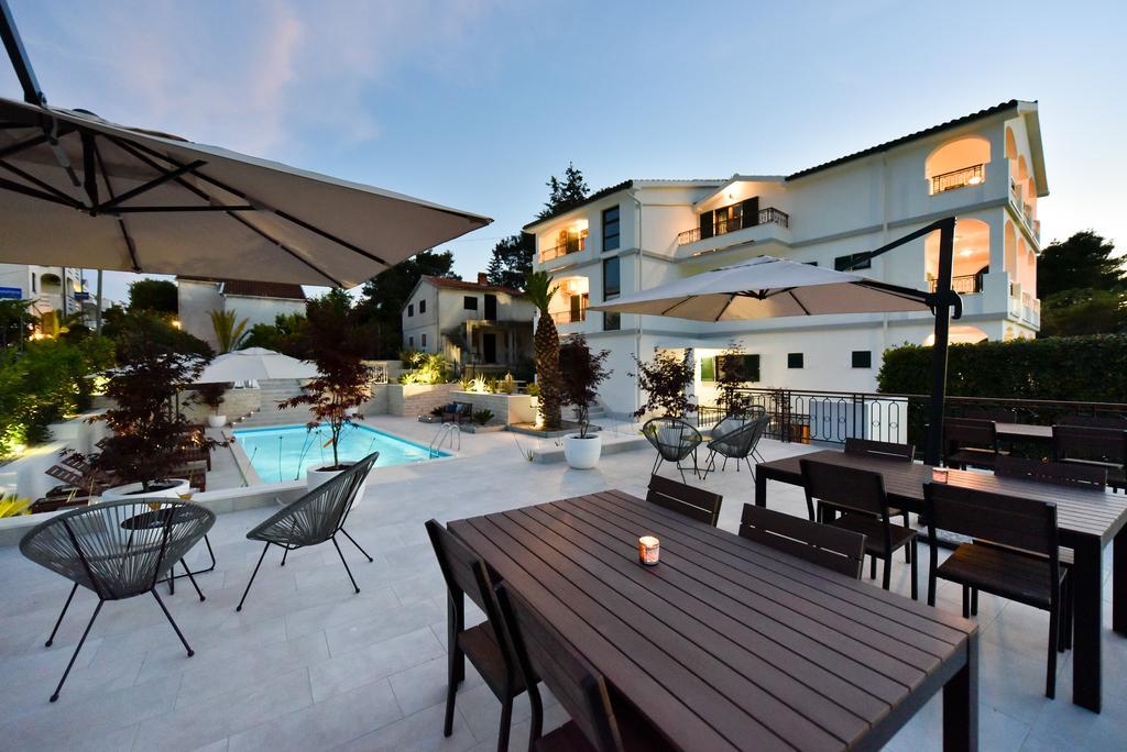 Mediterraneo Garden Apartments 佩特坎内 外观 照片
