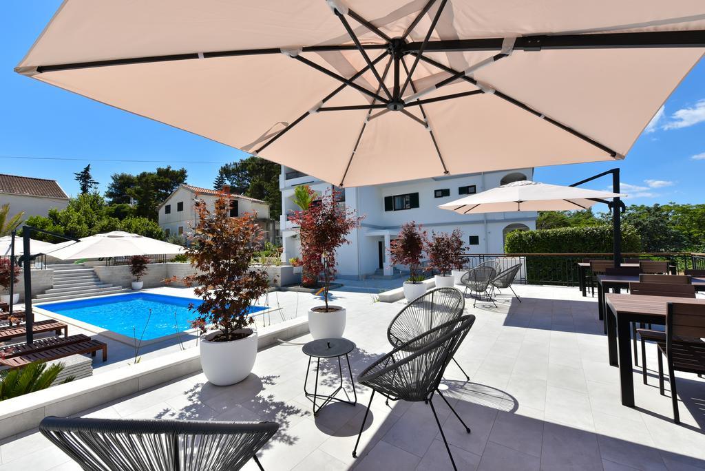 Mediterraneo Garden Apartments 佩特坎内 外观 照片