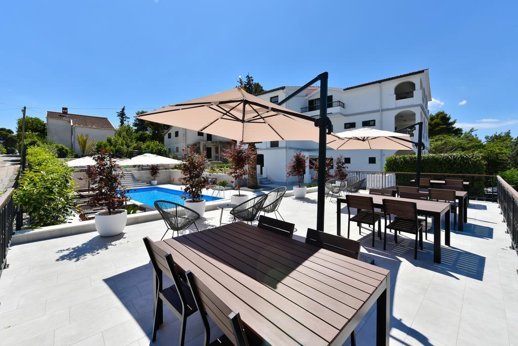 Mediterraneo Garden Apartments 佩特坎内 外观 照片